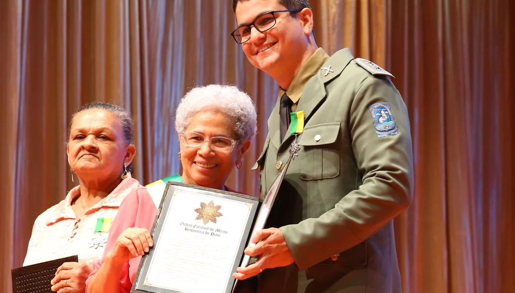 Homenageado recebe Medalha de Honra ao Mérito Renascença