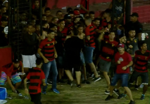 Invasão dos torcedores do Sport no jogo contra o Vasco pela Série B
