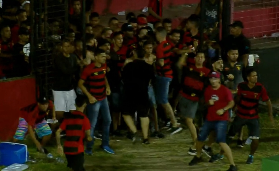 Invasão dos torcedores do Sport no jogo contra o Vasco pela Série B