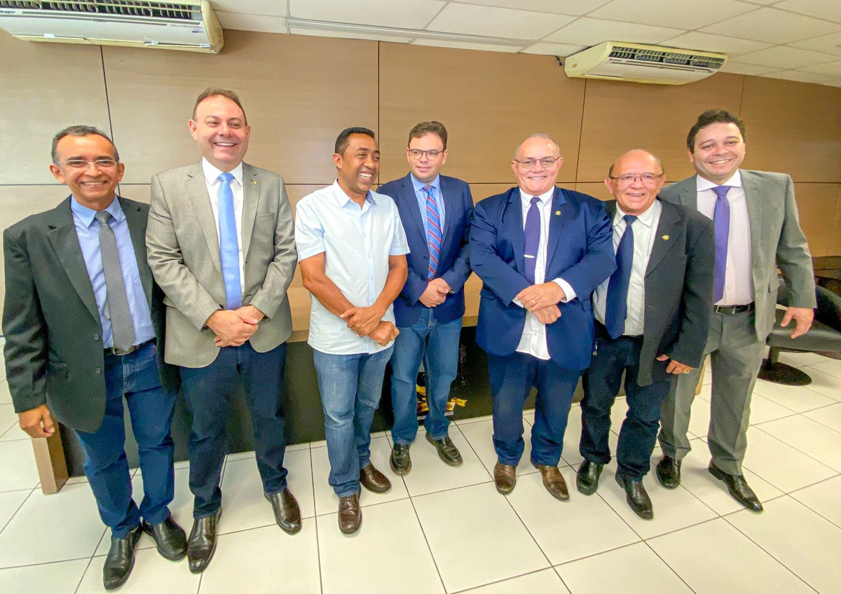 Joel Rodrigues visita vereadores de Teresina