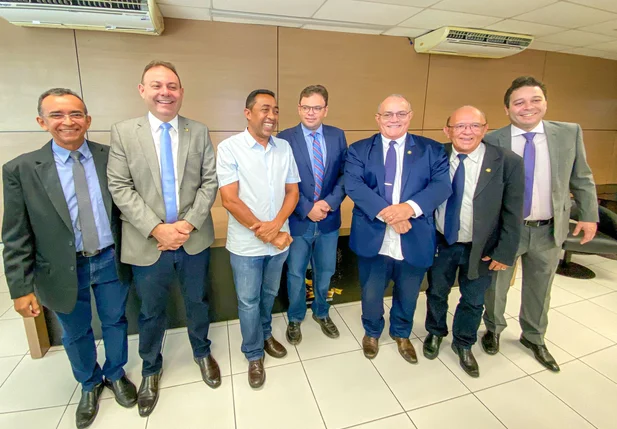 Joel Rodrigues visita vereadores de Teresina