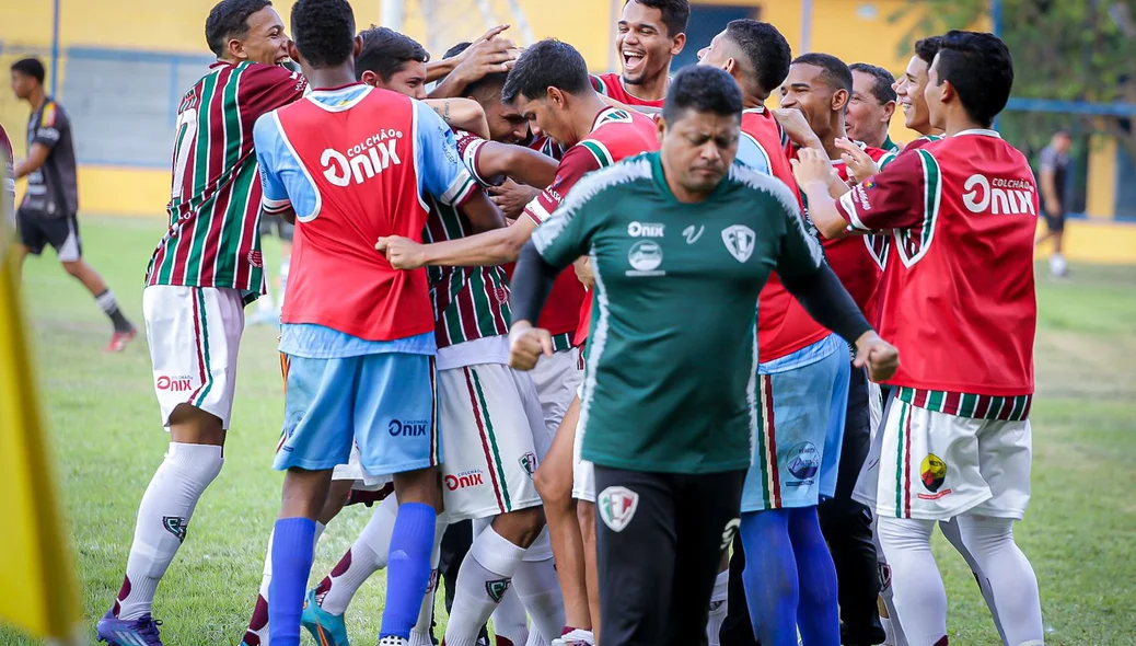 Jogadores comemorando o segundo gol do fluminense sub 20