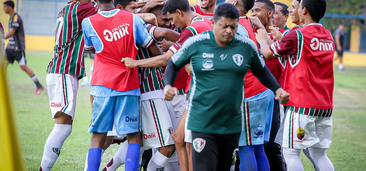 Jogadores comemorando o segundo gol do fluminense sub 20