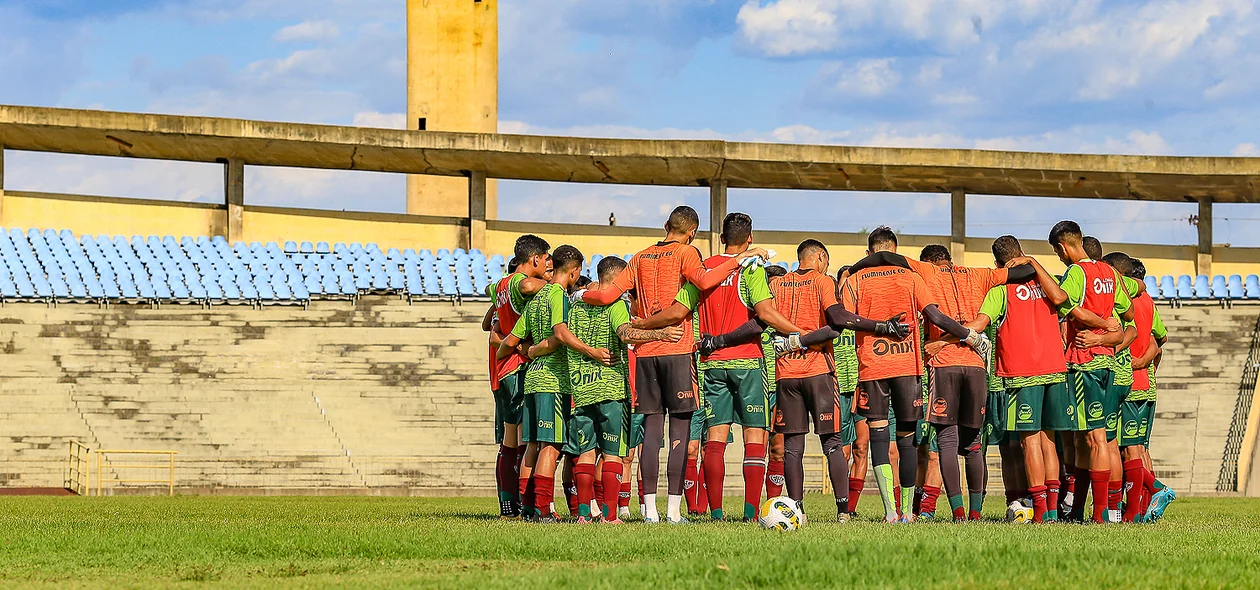 Jogadores do Fluminense-PI sub-20 reunidos