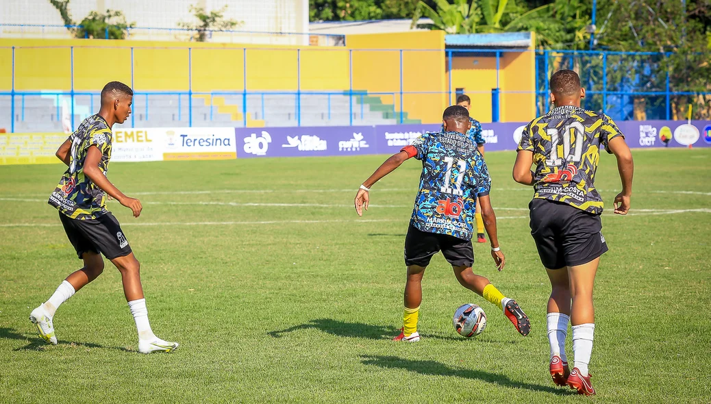 Jogo aconteceu no estádio Lindolfo Monteiro