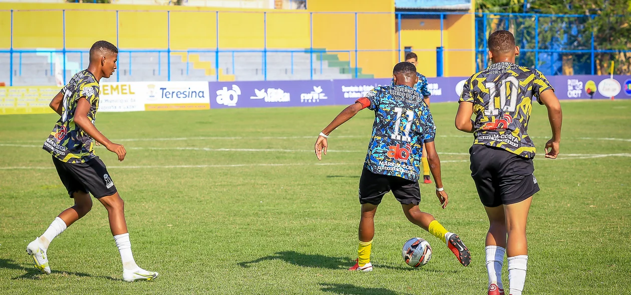 Jogo aconteceu no estádio Lindolfo Monteiro