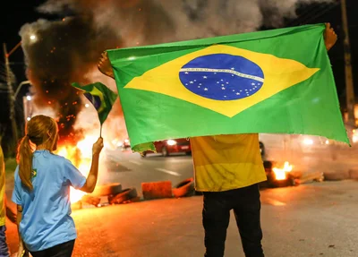Jovem com levou bandeira para manifestação