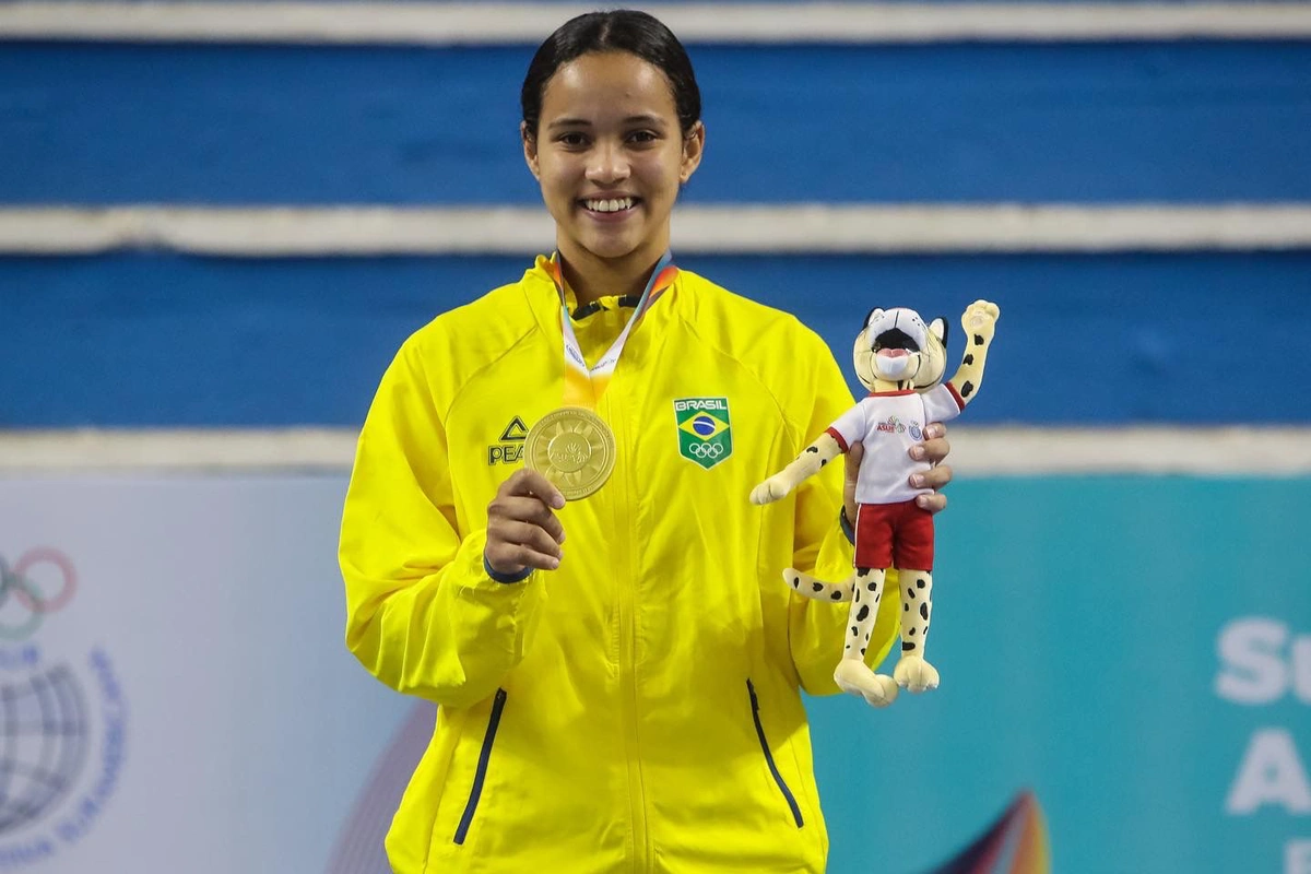 Juliana Vieira foi campeão na simples feminina, na dupla feminina e por equipes