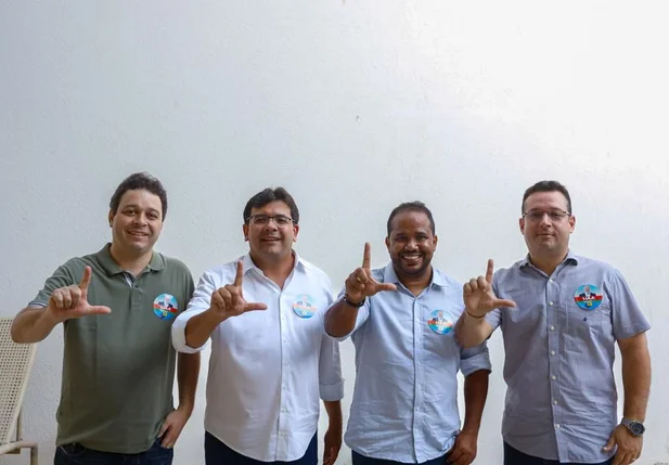 Líderes do PDT manifestando apoio a Lula