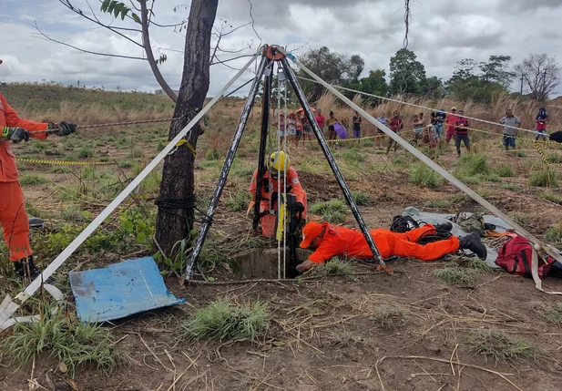 Local onde os bombeiros estão realizando as buscas na zona sul de Teresina