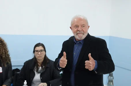 Lula vota em São Bernardo