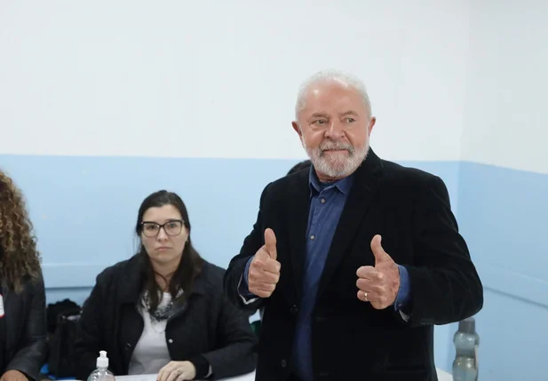 Lula vota em São Bernardo