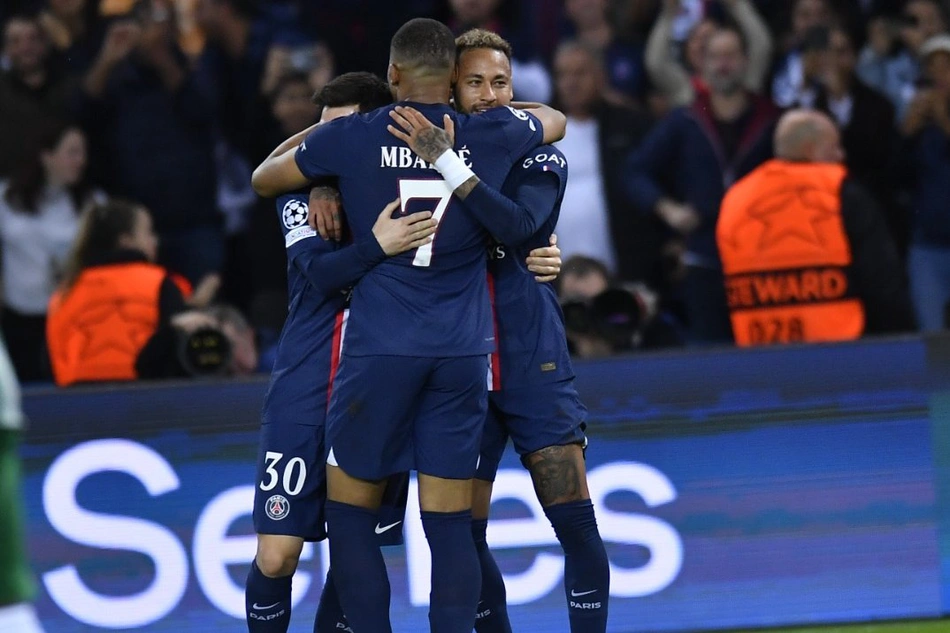 Messi, Neymar e Mbappé dão show e PSG goleia