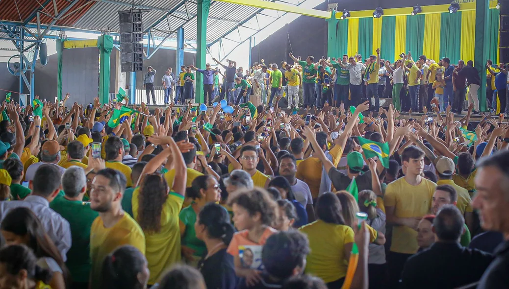 Milhares de apoiadores compareceram ao evento