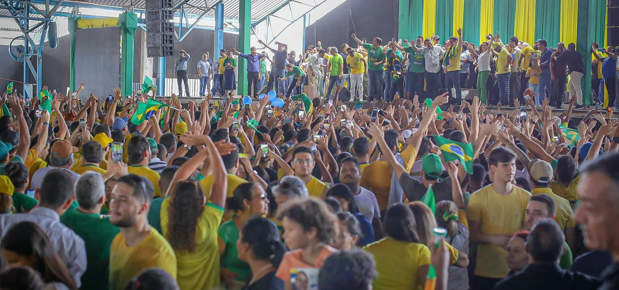 Milhares de apoiadores compareceram ao evento