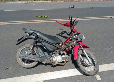 Motocicleta que a vítima conduzia na BR 343 em Buriti dos Lopes