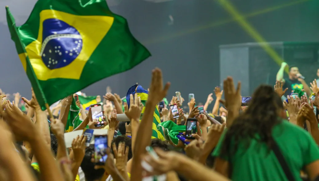 Multidão esteve presente no evento religioso “Juventude pelo Brasil”
