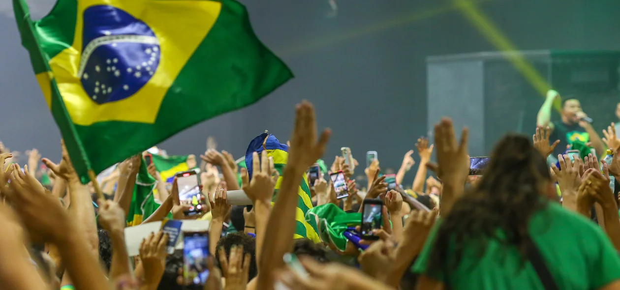 Multidão esteve presente no evento religioso “Juventude pelo Brasil”