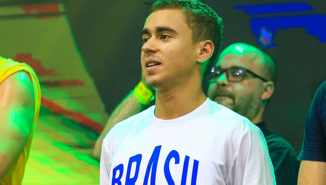 Nikolas Ferreira participa de evento com apoiadores em Teresina