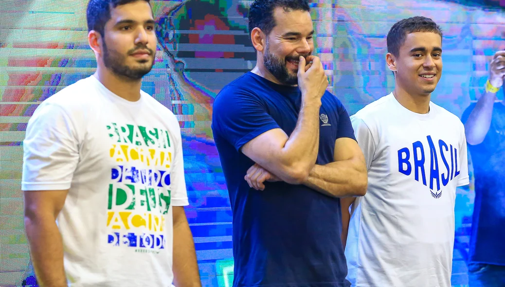 Deputados André Fernandes e Nikolas Ferreira em evento religioso "Juventude pelo Brasil"