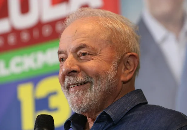 O candidato a presidente, Lula, concede coletiva de imprensa em São Paulo