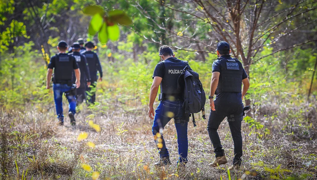 O corpo foi localizado em um terreno