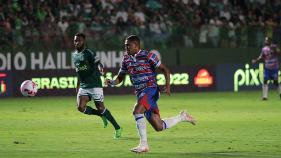 O Fortaleza bateu o Goiás fora de casa e saltou para a nona posição do Brasileirão