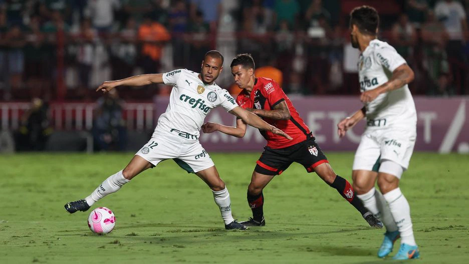 Palmeiras e Atlético-GO se enfrentaram no Antonio Accioly pelo Brasileirão