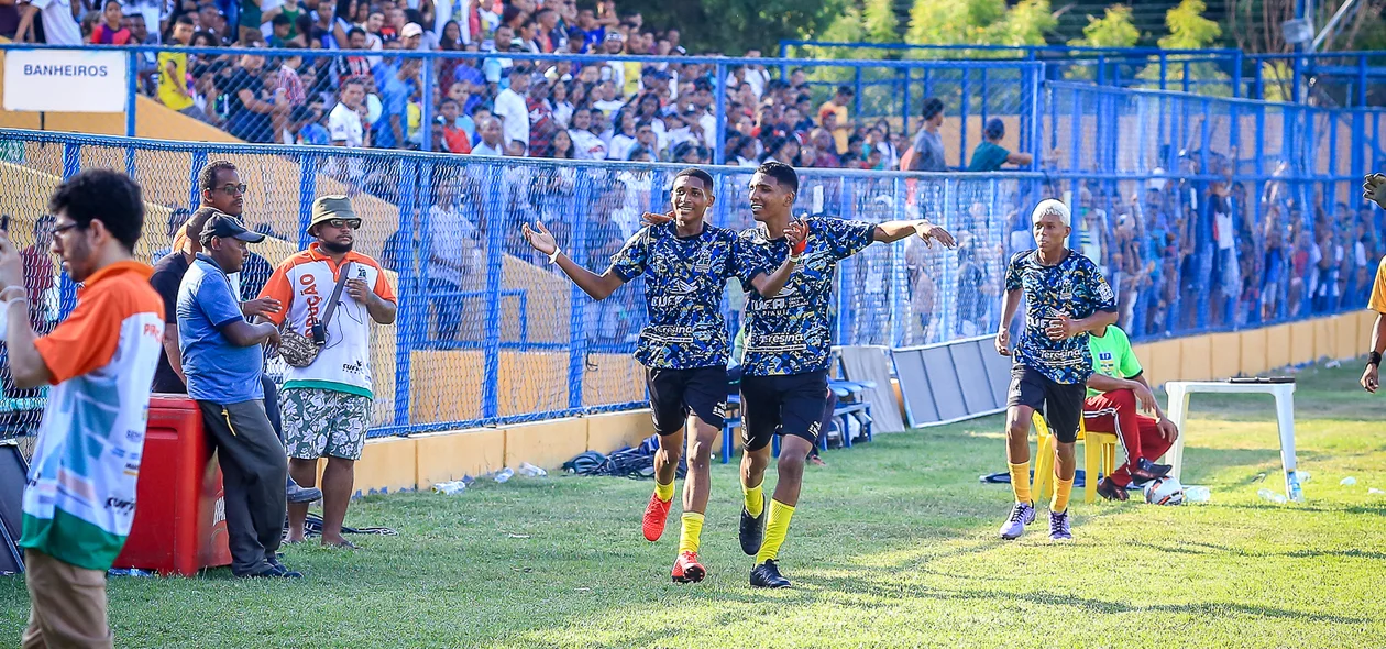 Pelé abre o placar para o Porto do Centro