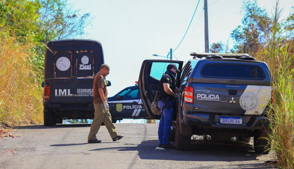 Perícia da Polícia Civil no local do crime