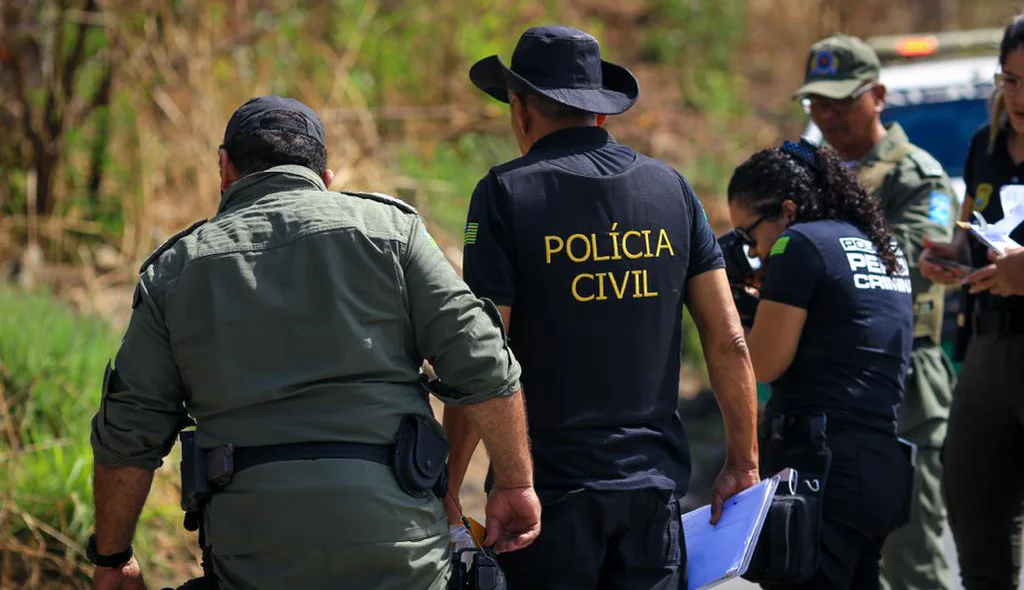 Perícia da Polícia Civil no local