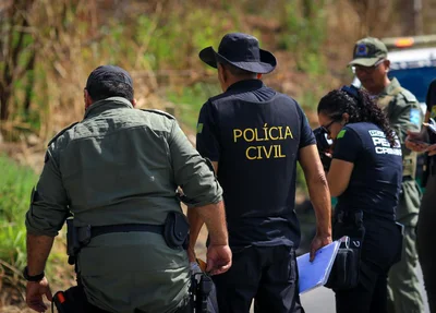 Perícia da Polícia Civil no local