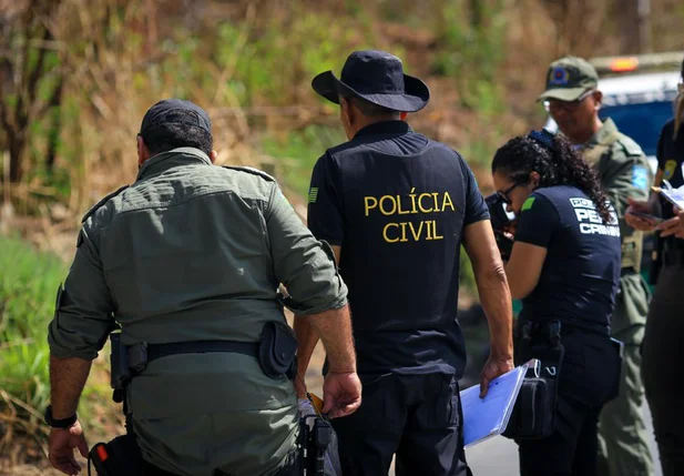 Perícia da Polícia Civil no local