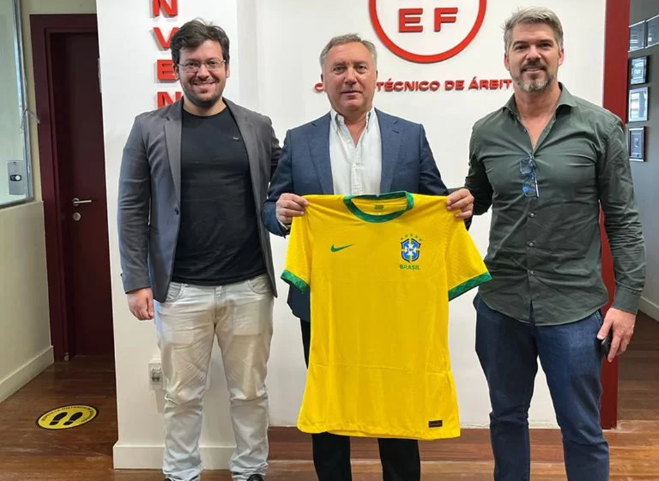 Péricles Bassols e Lucas Dias Almeida são recebidos na Federação Espanhola de Futebol