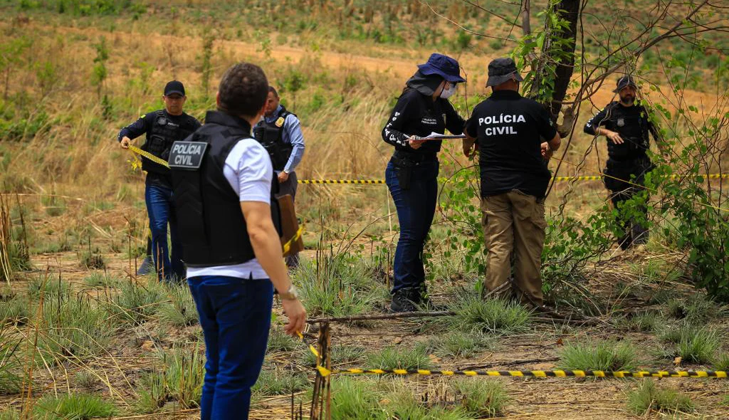 Perito da Polícia Civil e investigadores do DHPP