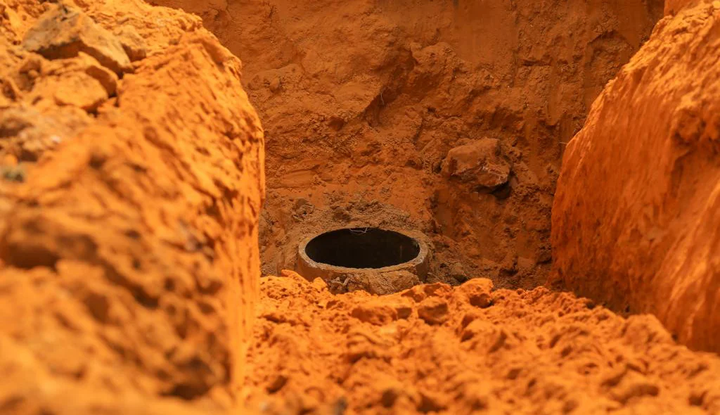 Poço desativado próximo ao aterro sanitário que fica no Parque Jacinta