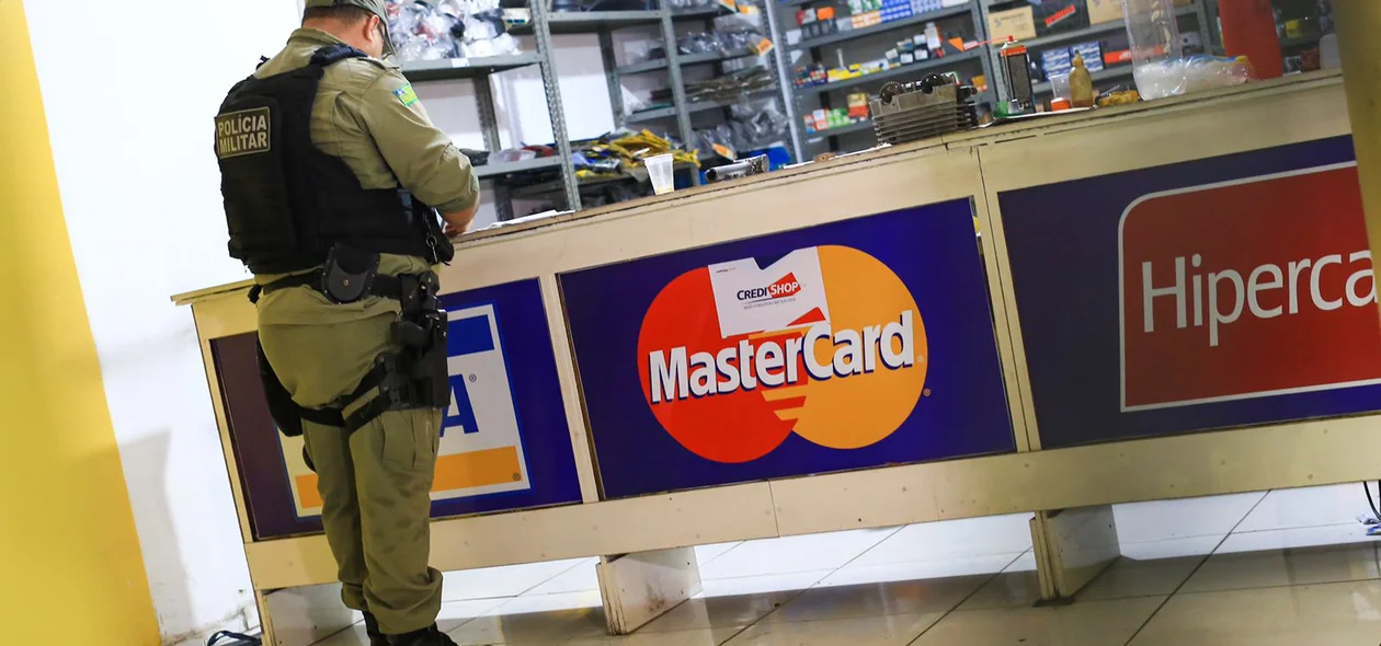 Polícia Militar no local