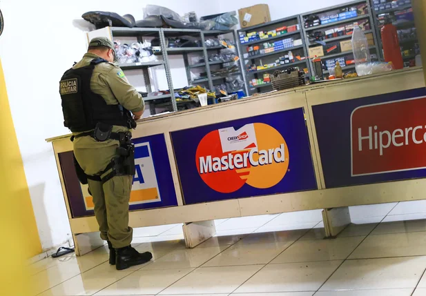 Polícia Militar no local