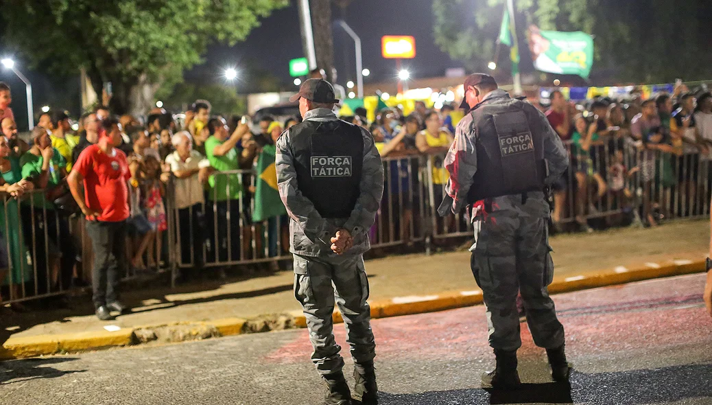 Polícia Militar reforçando a segurança