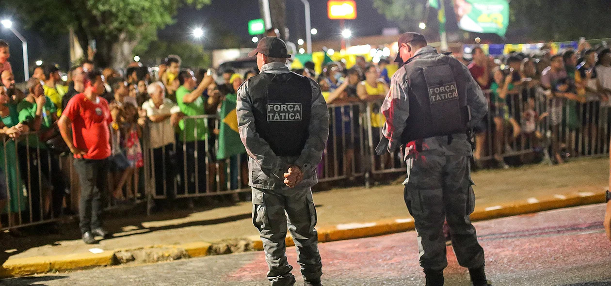 Polícia Militar reforçando a segurança