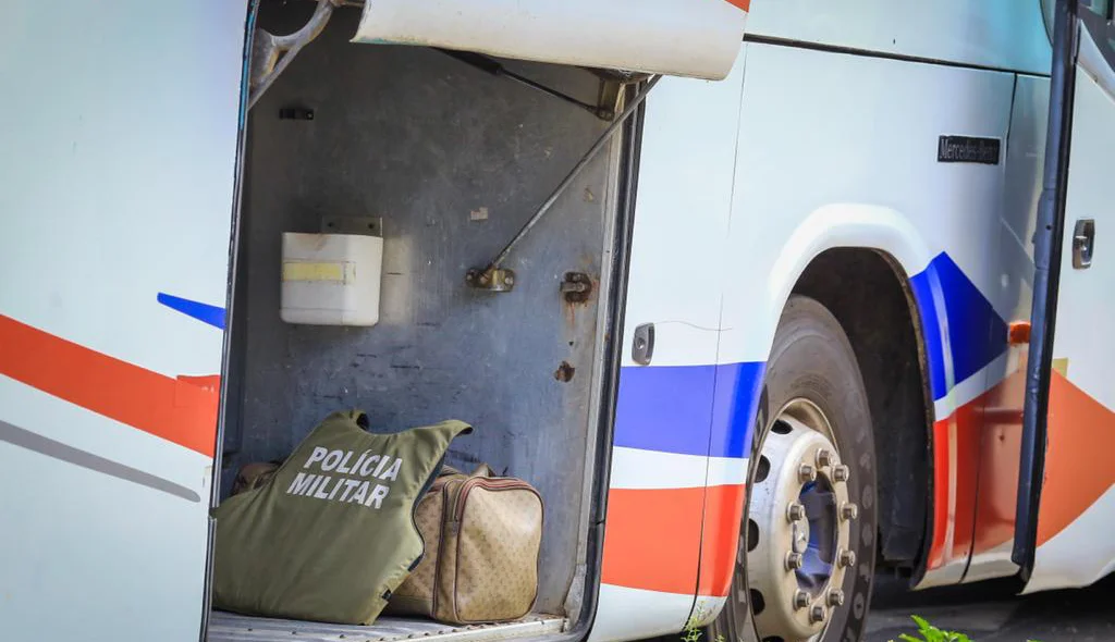 Policial Militar se deslocando para reforçar segurança