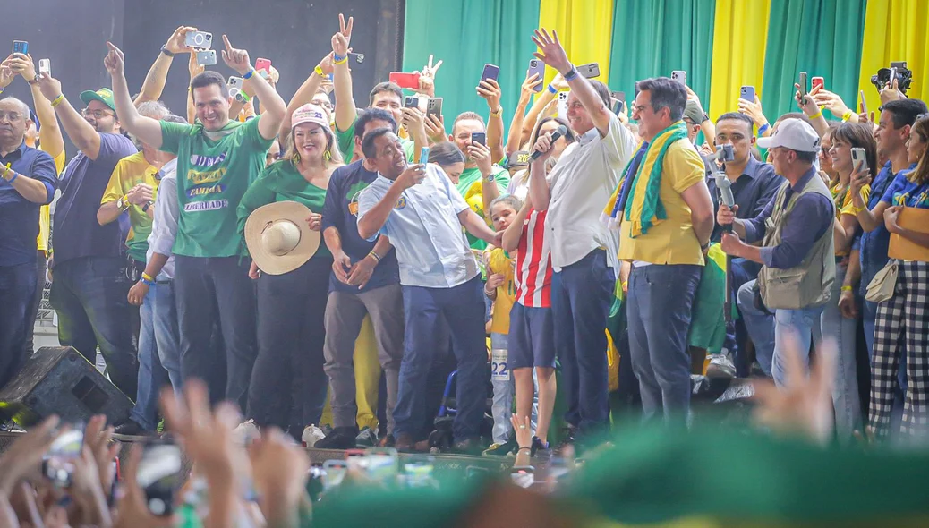 Políticos piauienses no palanque com o presidente