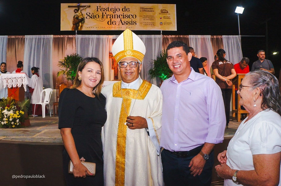 Prefeito do município fez presente no último dia da festa de São Francisco de Assis em Lagoa de São Francisco
