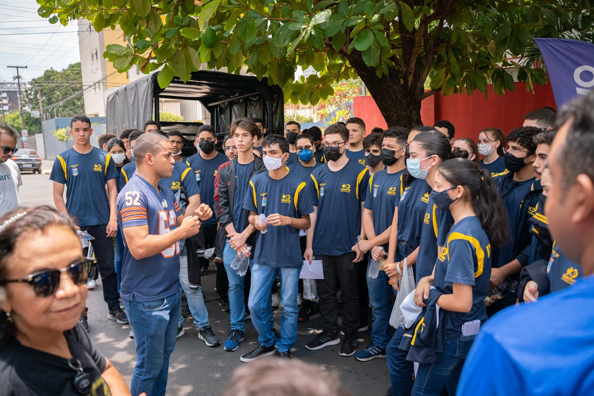 Professor motivando os alunos no dia do vestibular