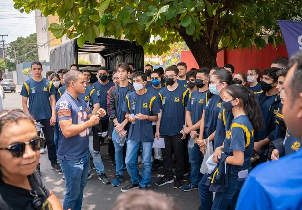 Professor motivando os alunos no dia do vestibular