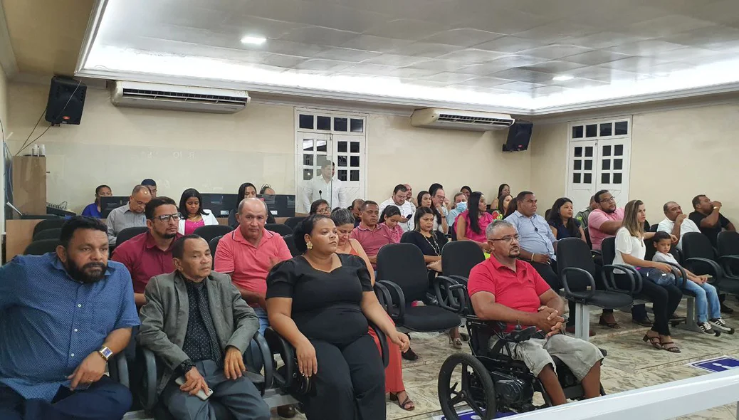 Público assiste audiência na Câmara