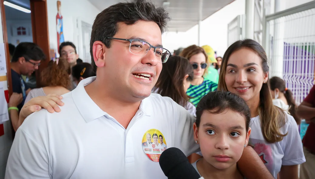 Rafael conversa com a imprensa