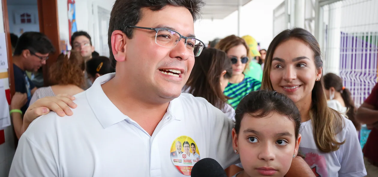Rafael conversa com a imprensa