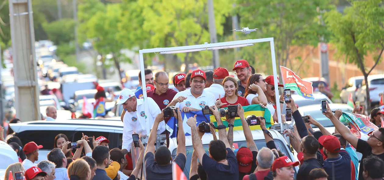 Rafael Fonteles e apoiadores em carreata na zona sul de Teresina