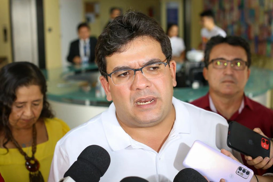 Rafael Fonteles falou com jornalistas antes de reunião